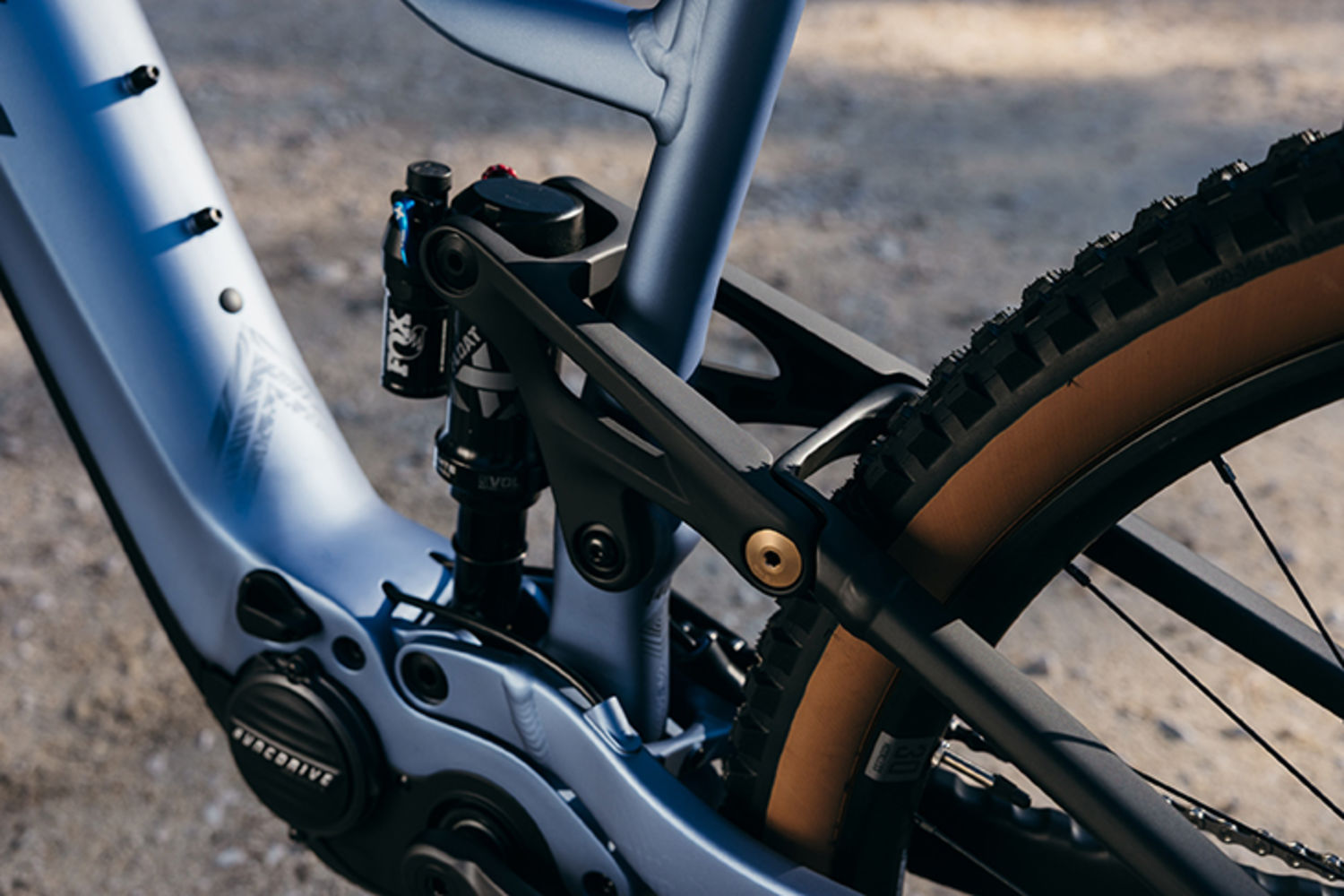 Liv Embolden E+ detail odpružení