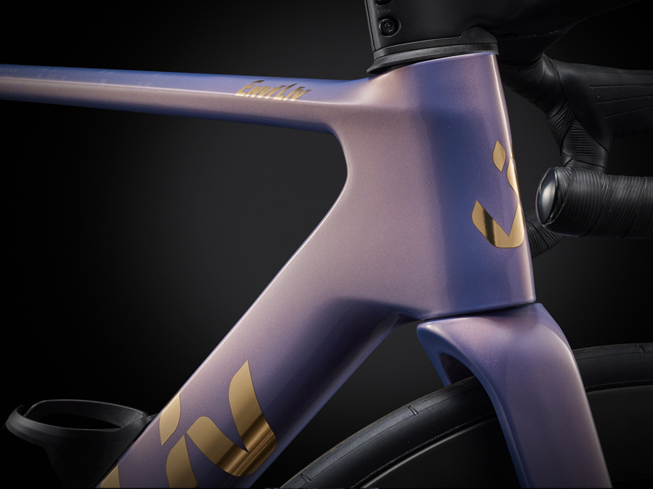 Dámské aero silniční kolo Liv EnviLiv Advanced v detailu rámu