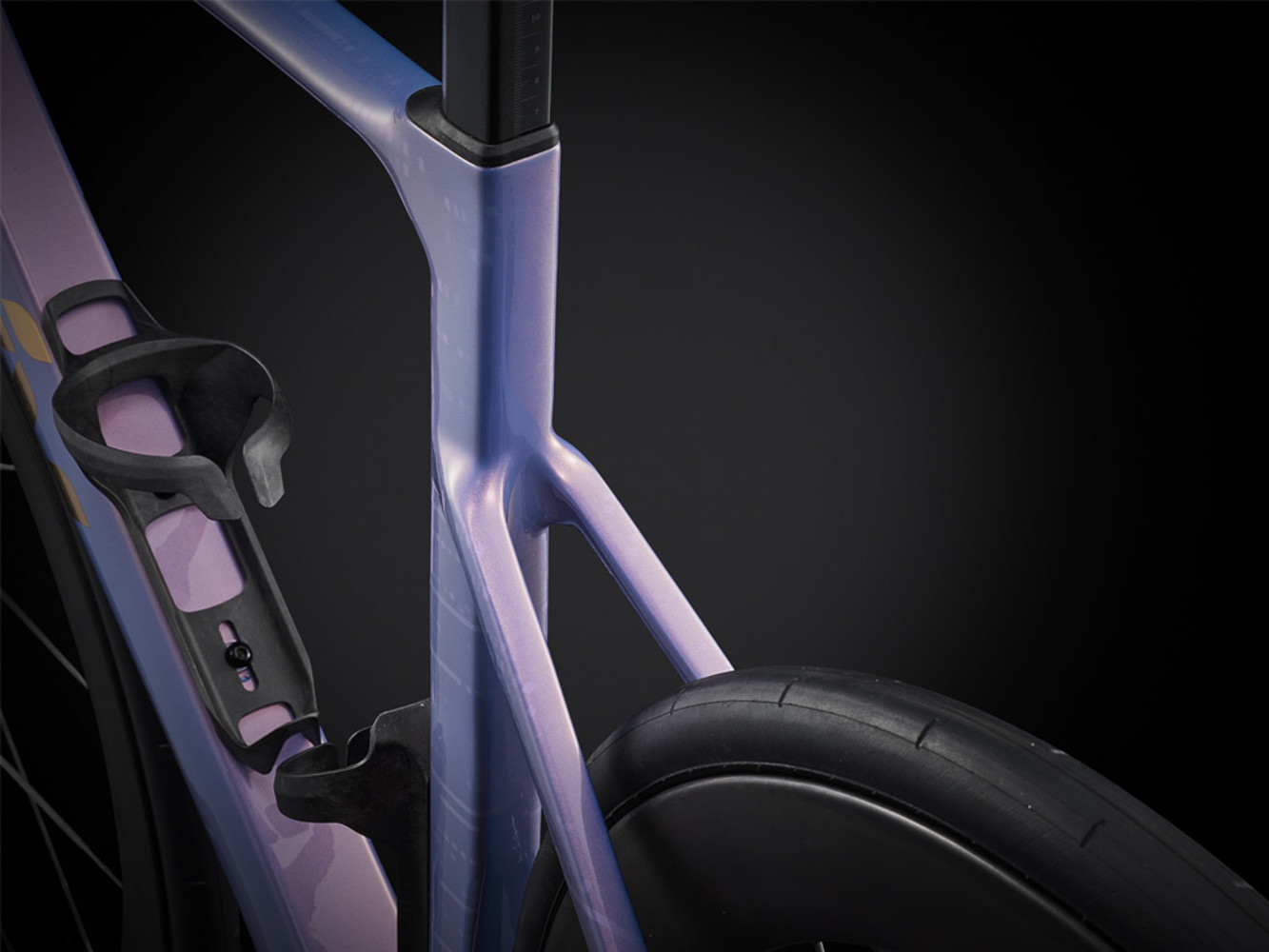 Detail zadní stavby a sedlovky D-Fuse u modelu Liv EnviLiv