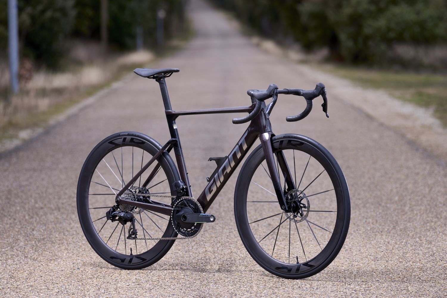 Boční pohled na Giant Propel Advanced Pro 0 AXS