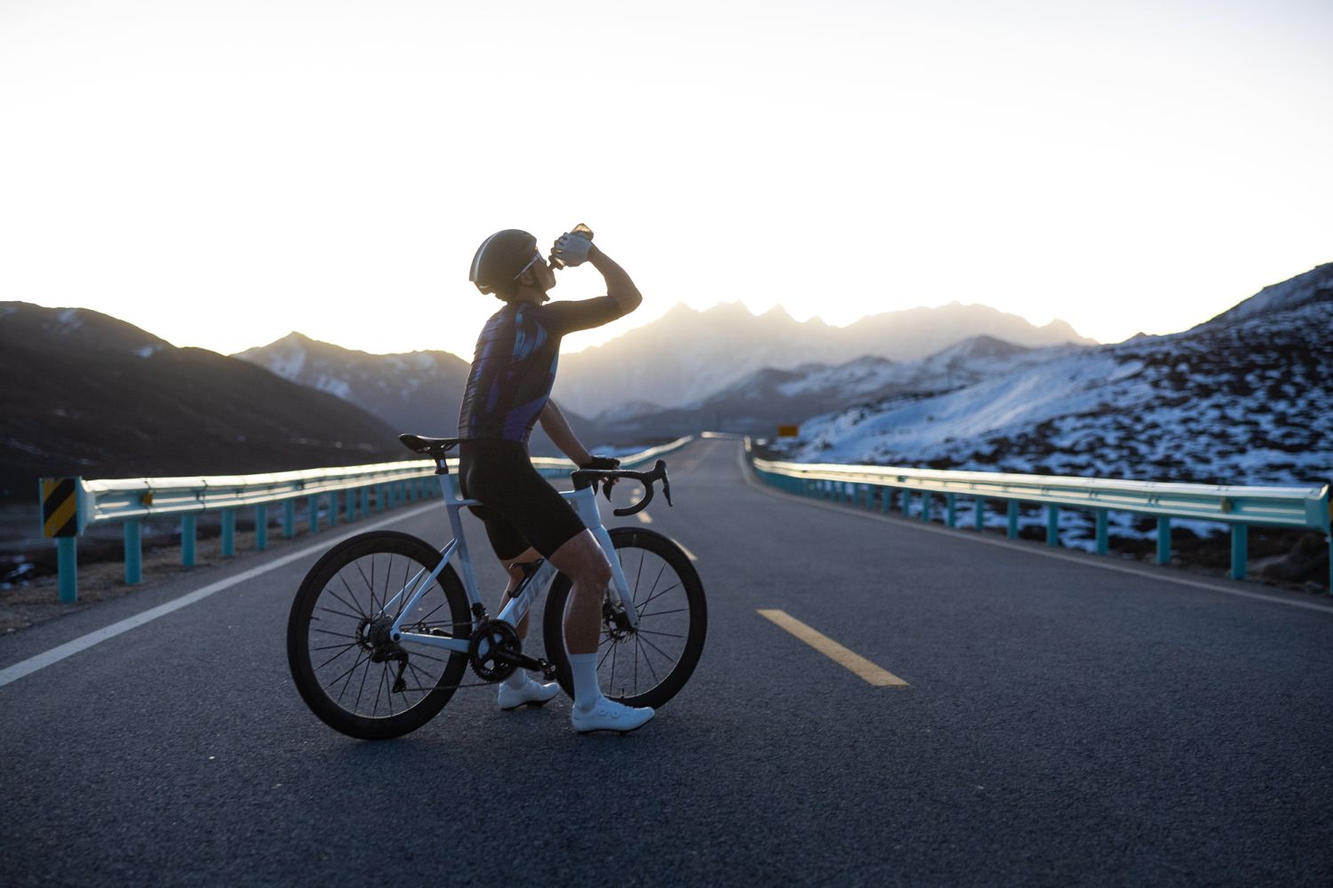 Pauza v horské etapě na kole Giant Propel Advanced SL 0