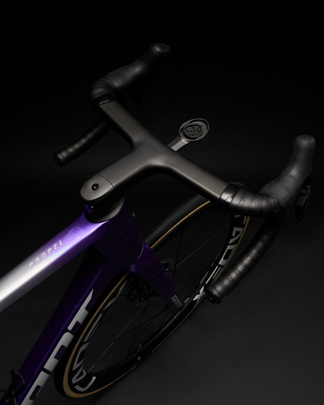 Detail systému OverDrive Aero s plně integrovanou kabeláží