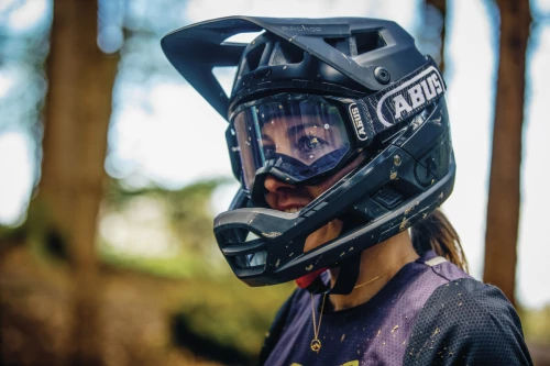 Abus AirDrop MIPS helmet