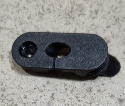 Giant Internal Cable Routing Port Plug (1 Hole 5.2mm)
